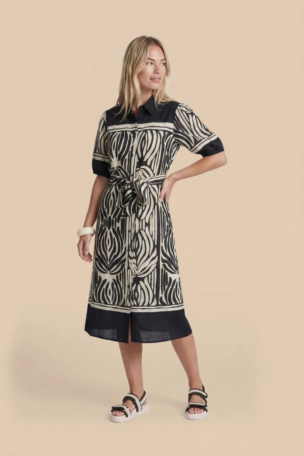 Black/Sand