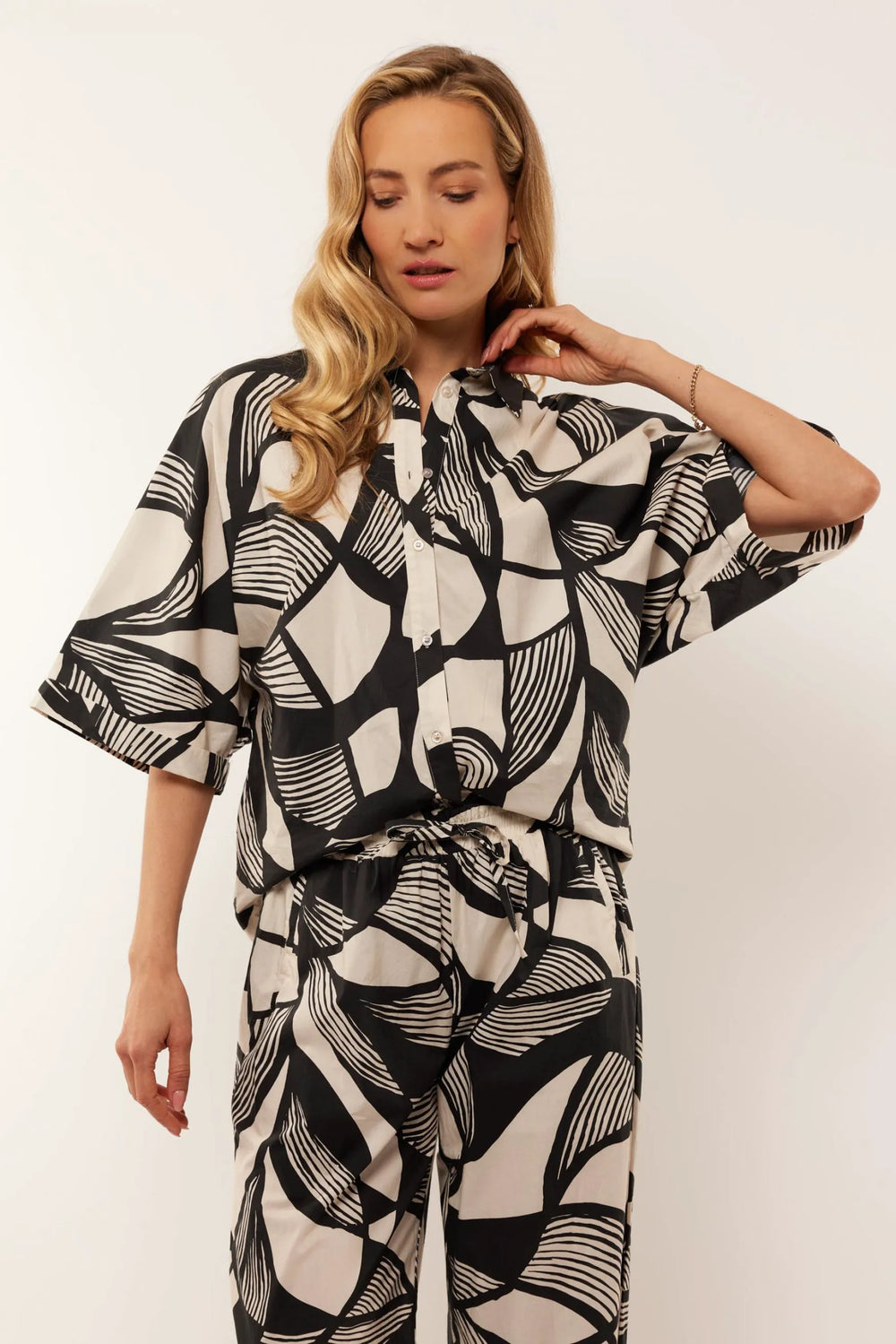 Sand/Black