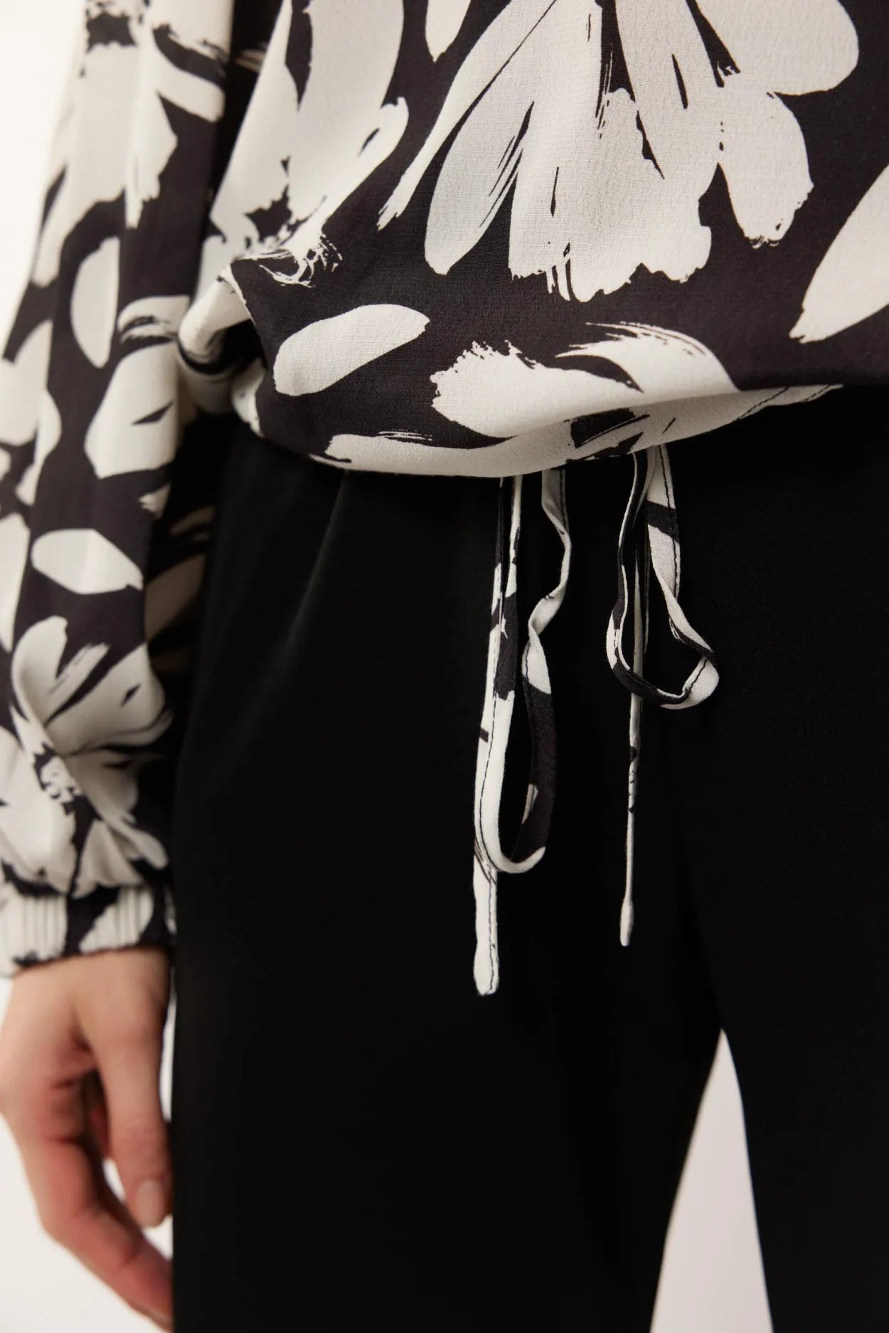 Offwhite/Black