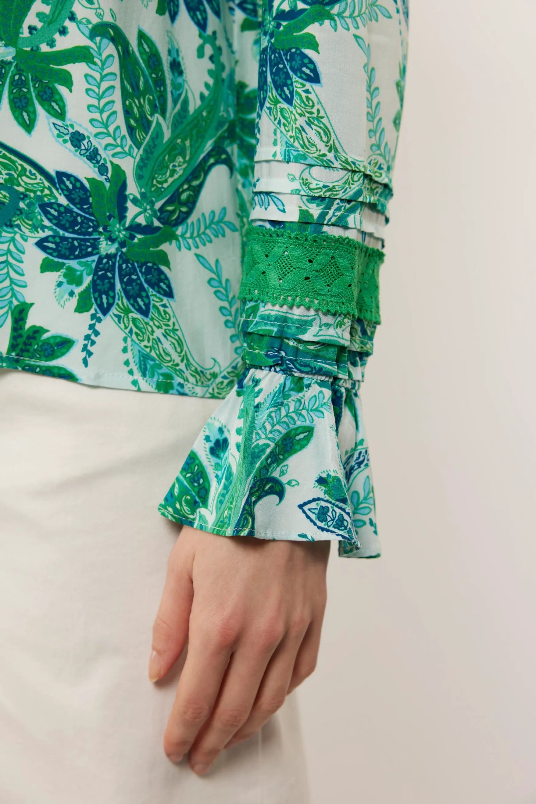 Sand/Apple Green