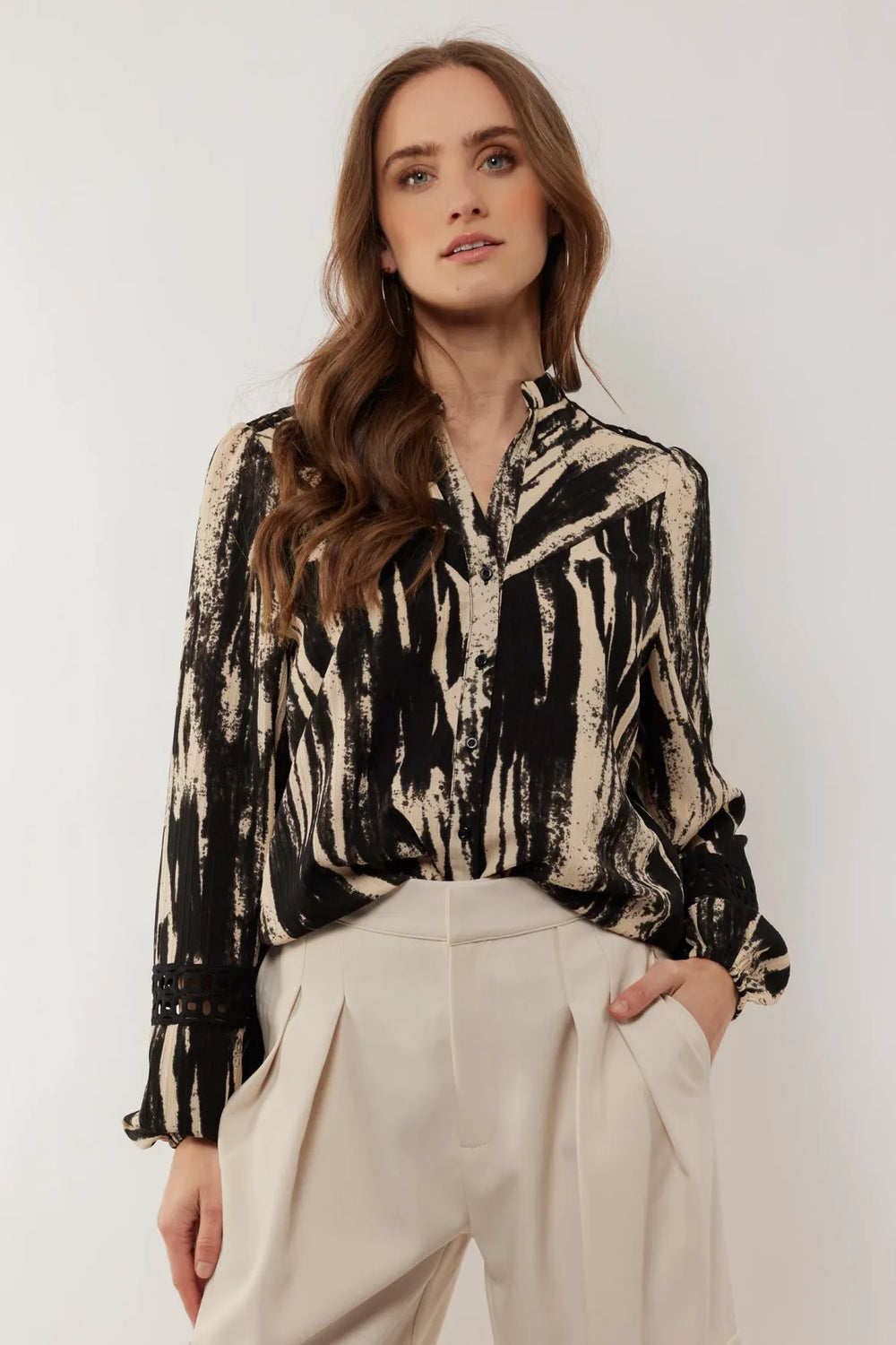 Black/Sand