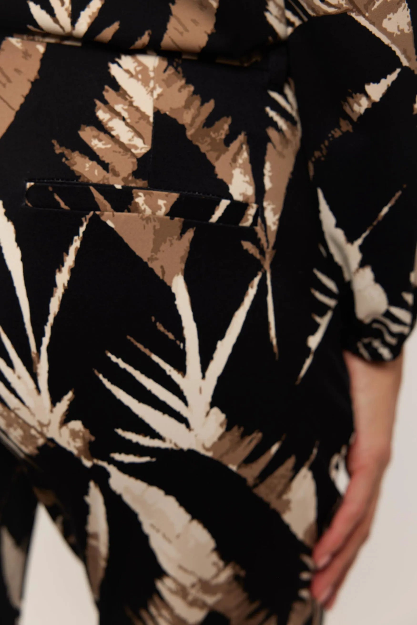 Black/Sahara