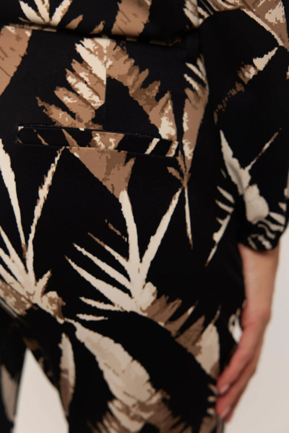 Black/Sahara
