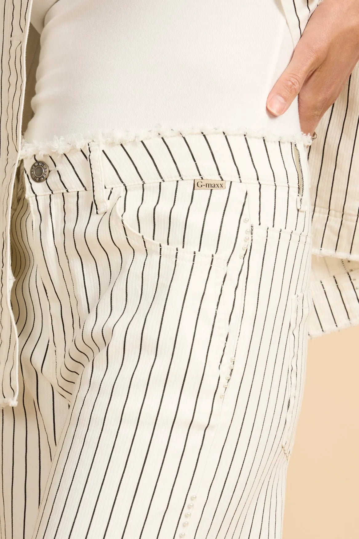 Offwhite/Black