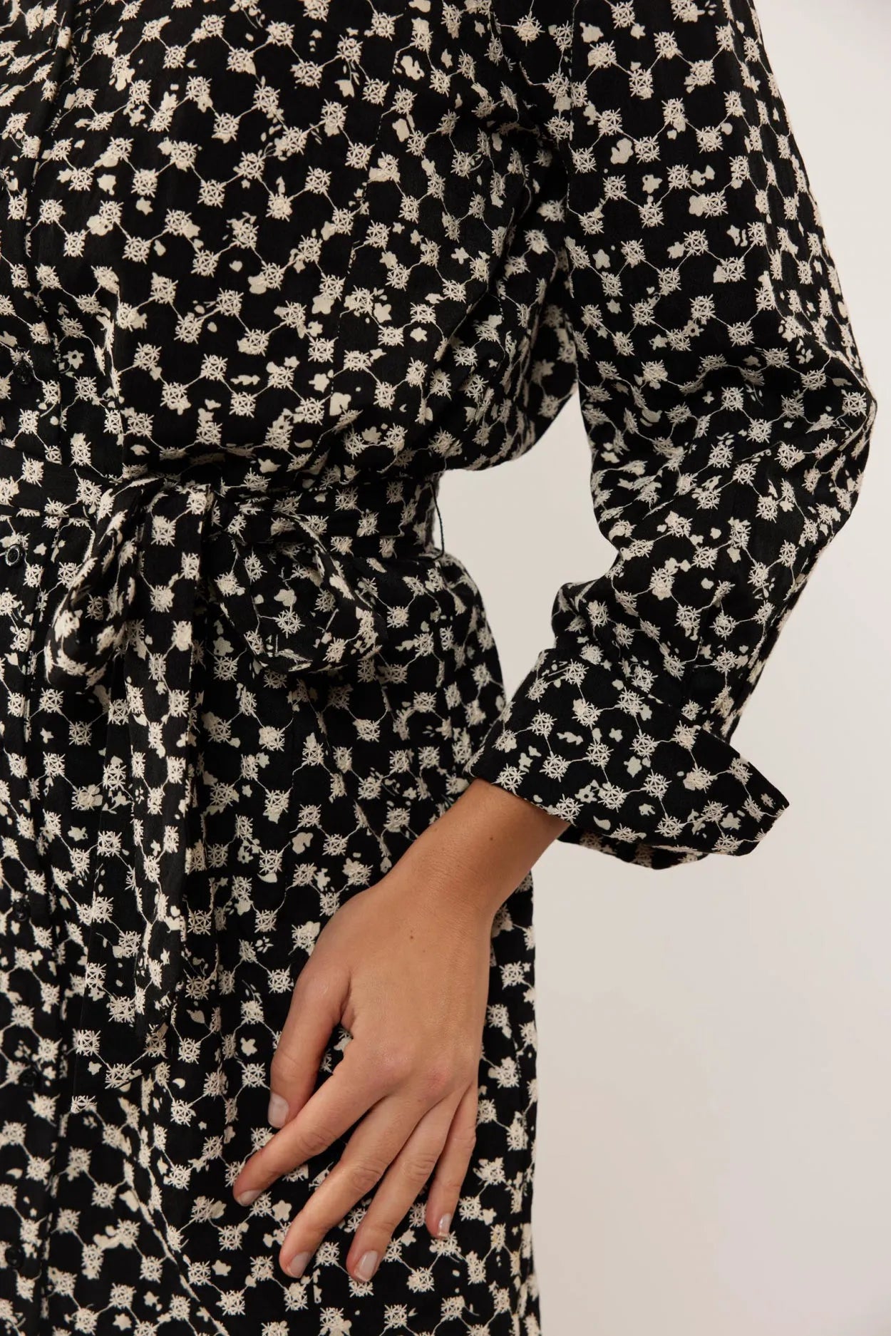 Black/Offwhite