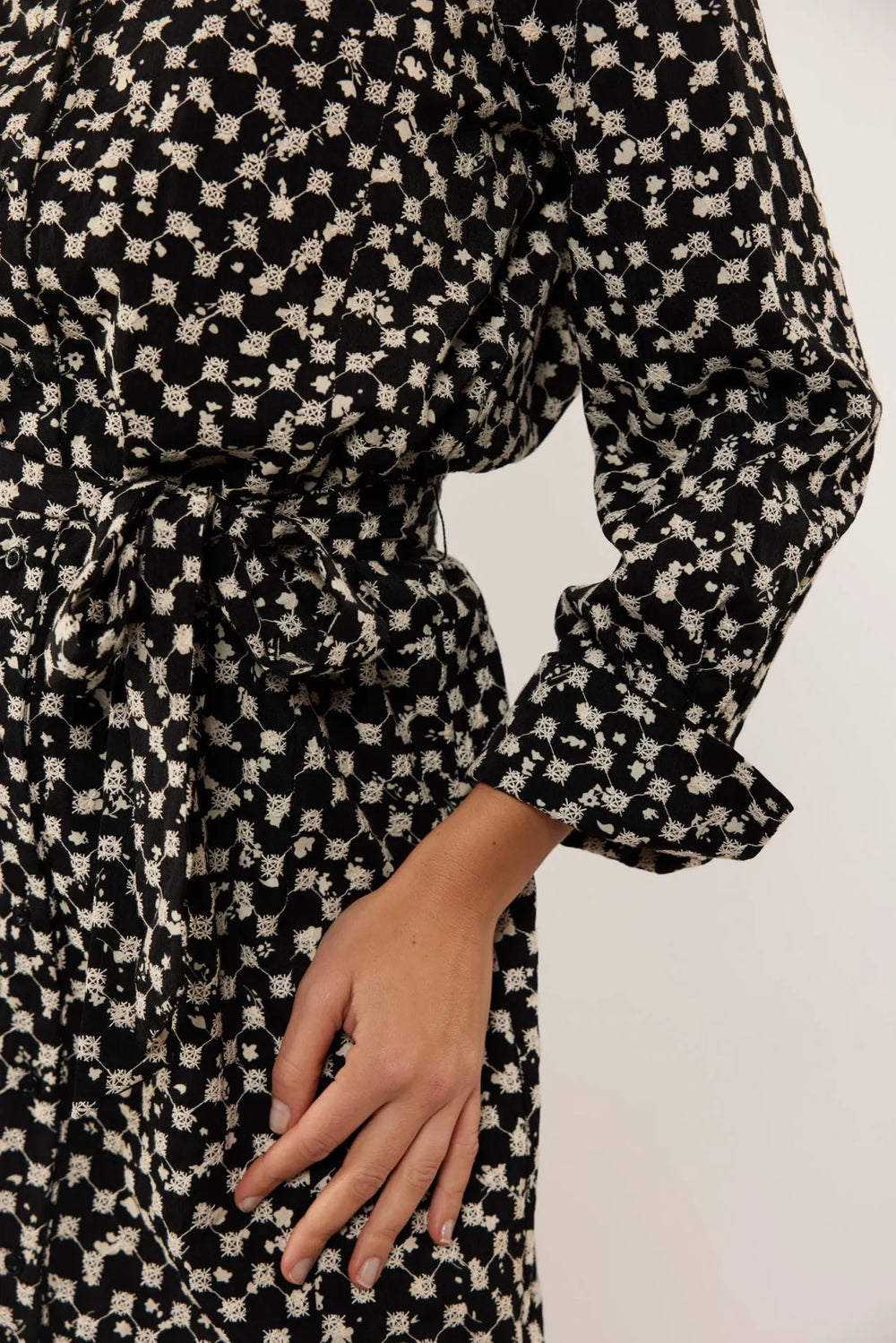 Black/Offwhite